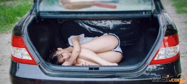 游戏女神戚蓝尹自曝遭欺凌 洗澡时被偷拍 游戏女神戚蓝尹自曝遭欺凌 洗澡时被偷拍